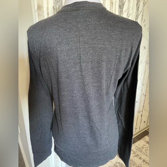 Abercrombie & Fitch long sleeved T - Picture 2 of 4